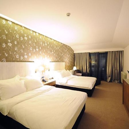 Hotel 1000 Ruza Belgrado Buitenkant foto
