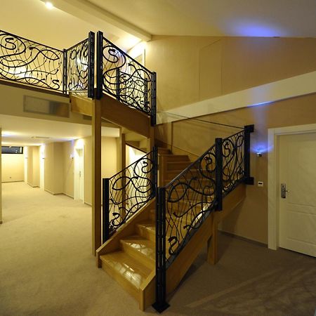 Hotel 1000 Ruza Belgrado Buitenkant foto