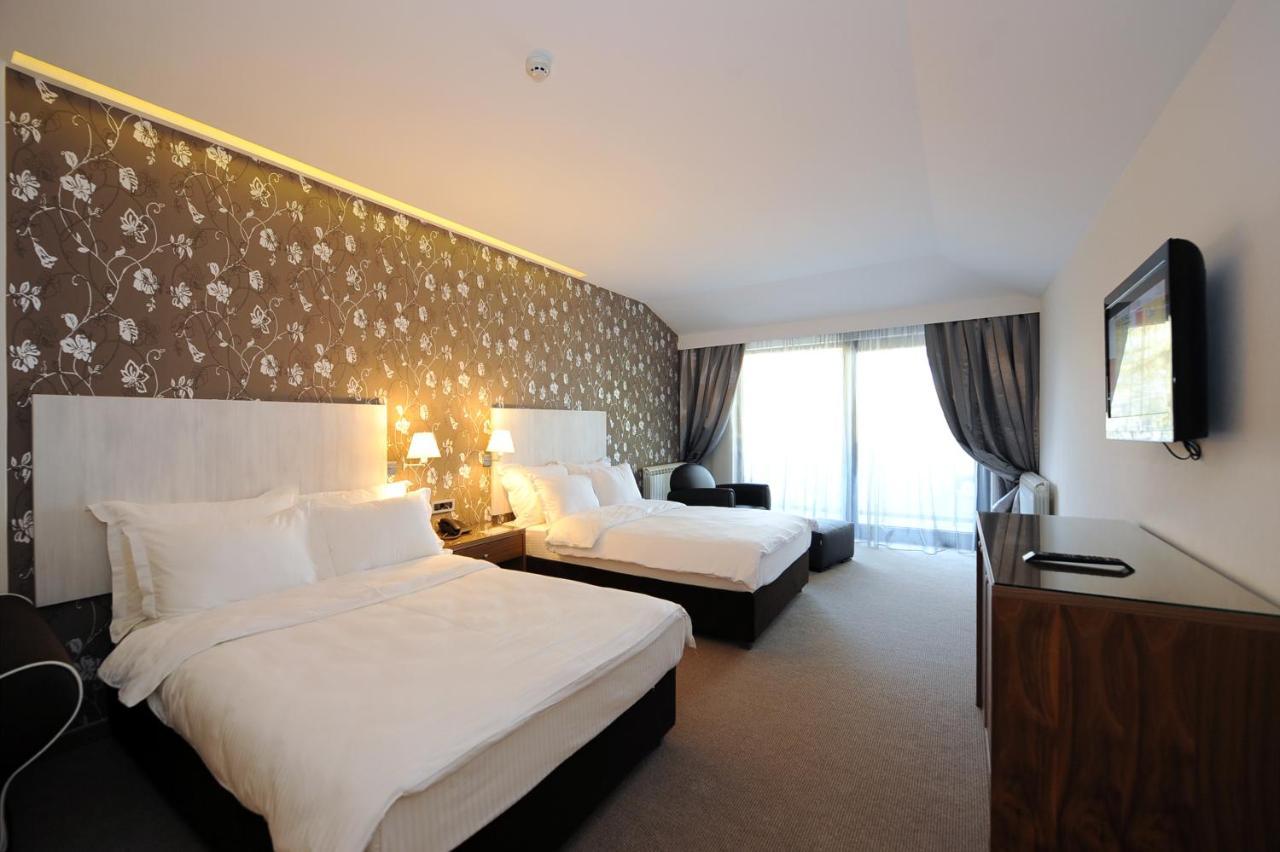 Hotel 1000 Ruza Belgrado Buitenkant foto