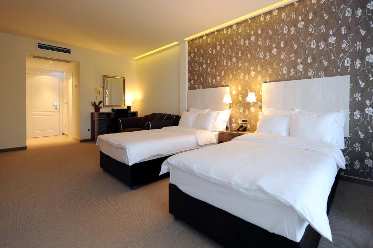 Hotel 1000 Ruza Belgrado Buitenkant foto