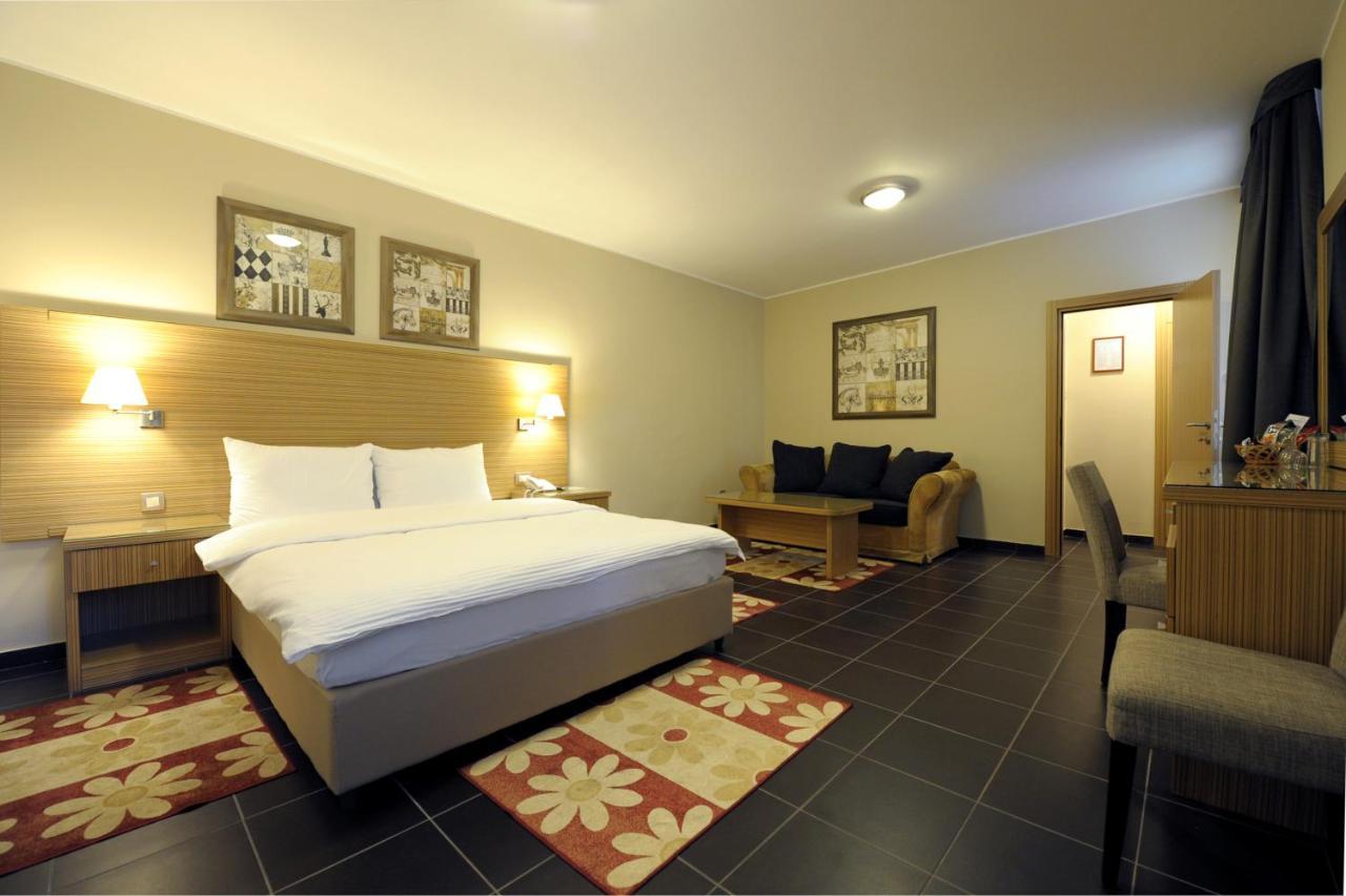 Hotel 1000 Ruza Belgrado Buitenkant foto
