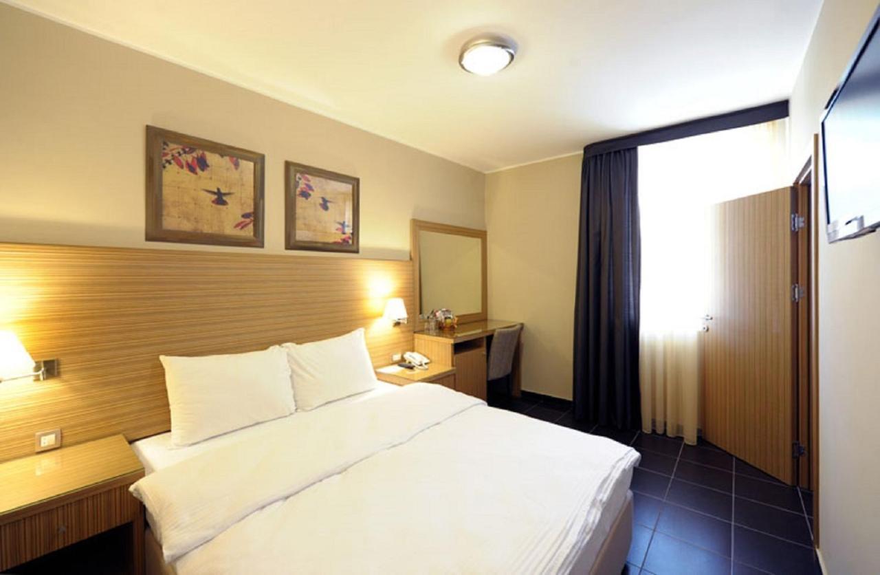 Hotel 1000 Ruza Belgrado Buitenkant foto