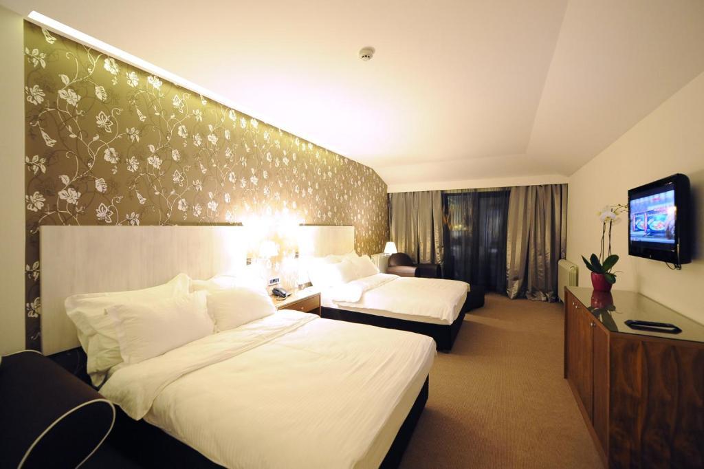 Hotel 1000 Ruza Belgrado Buitenkant foto
