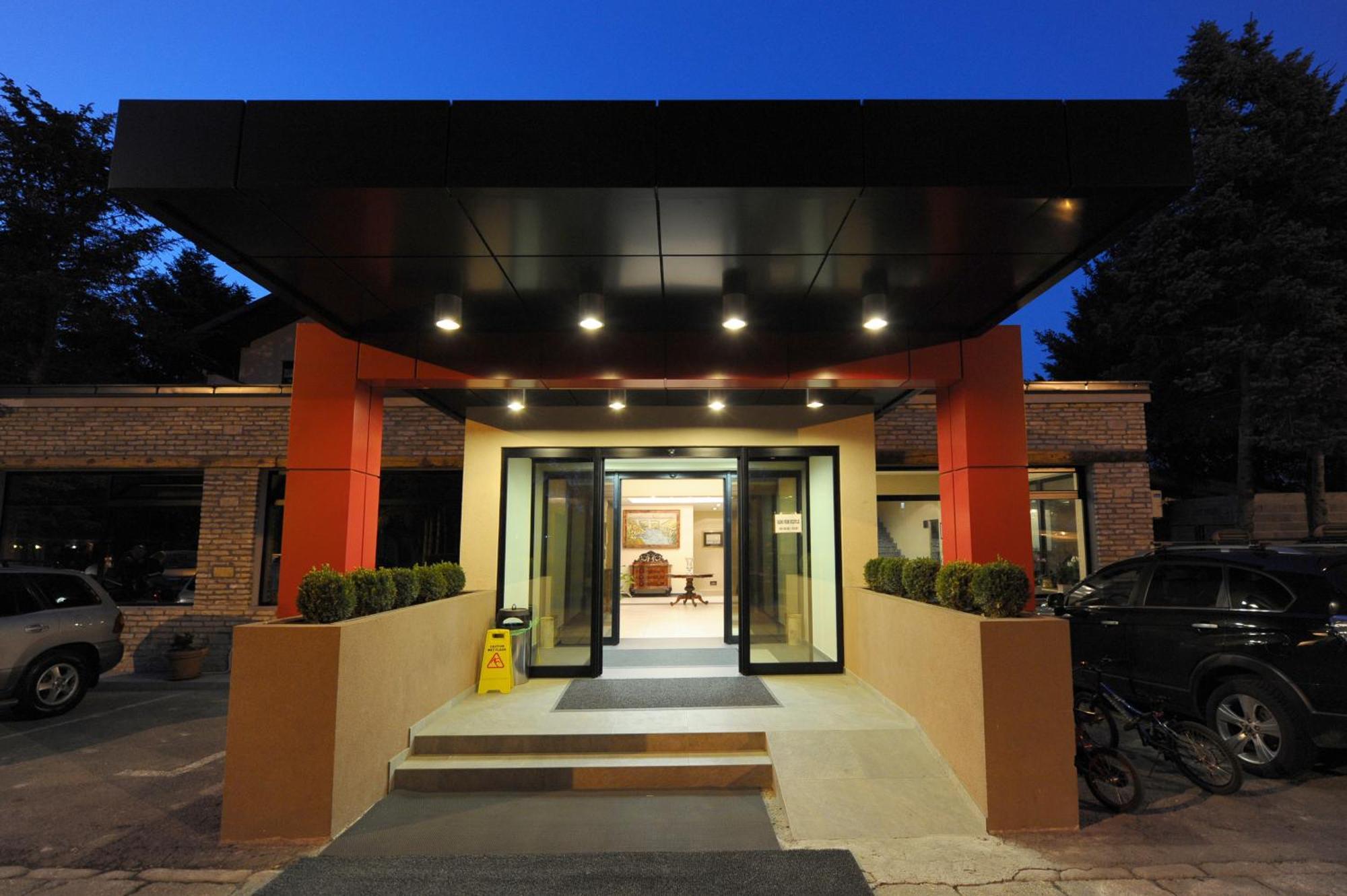 Hotel 1000 Ruza Belgrado Buitenkant foto