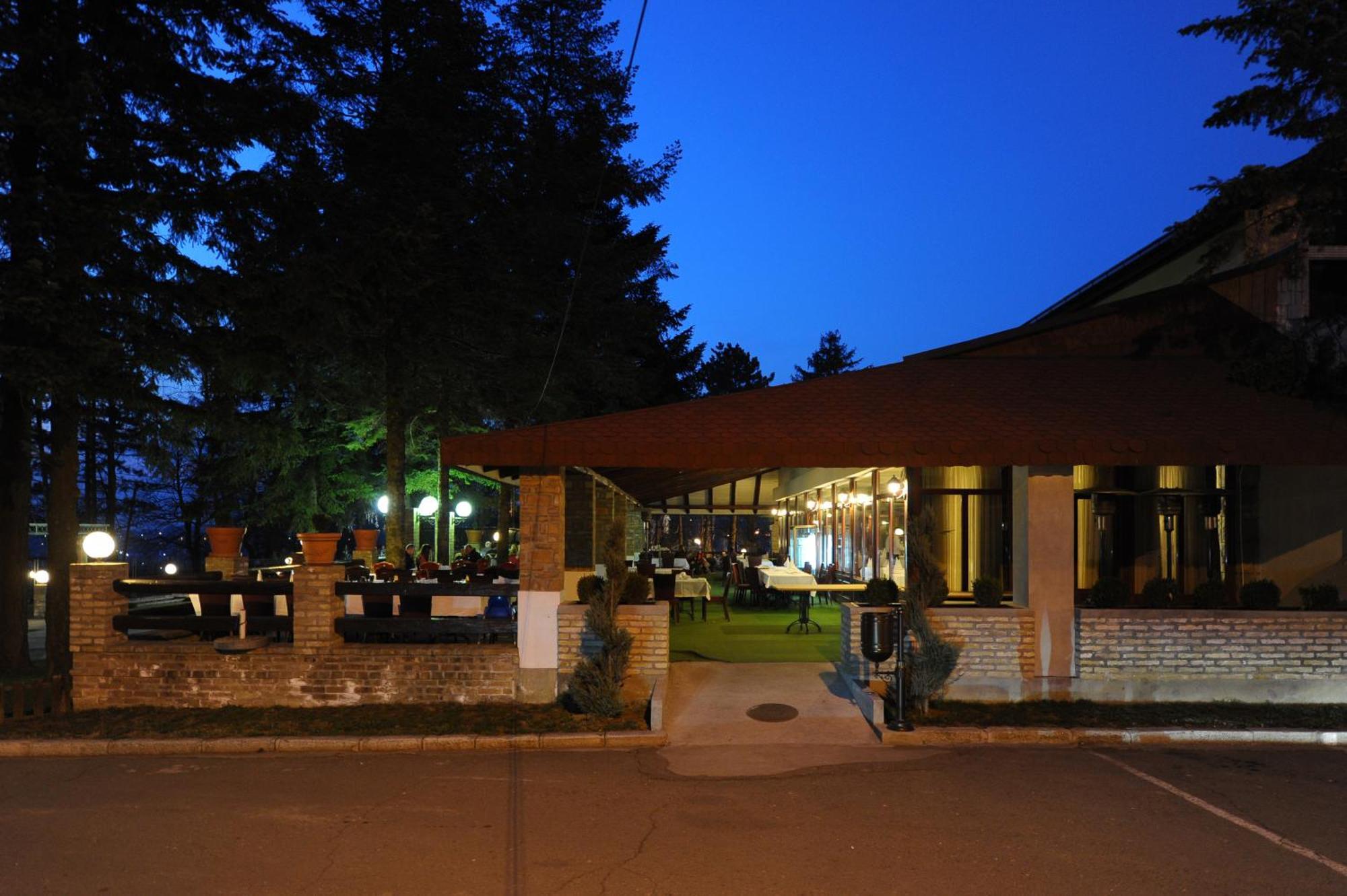Hotel 1000 Ruza Belgrado Buitenkant foto