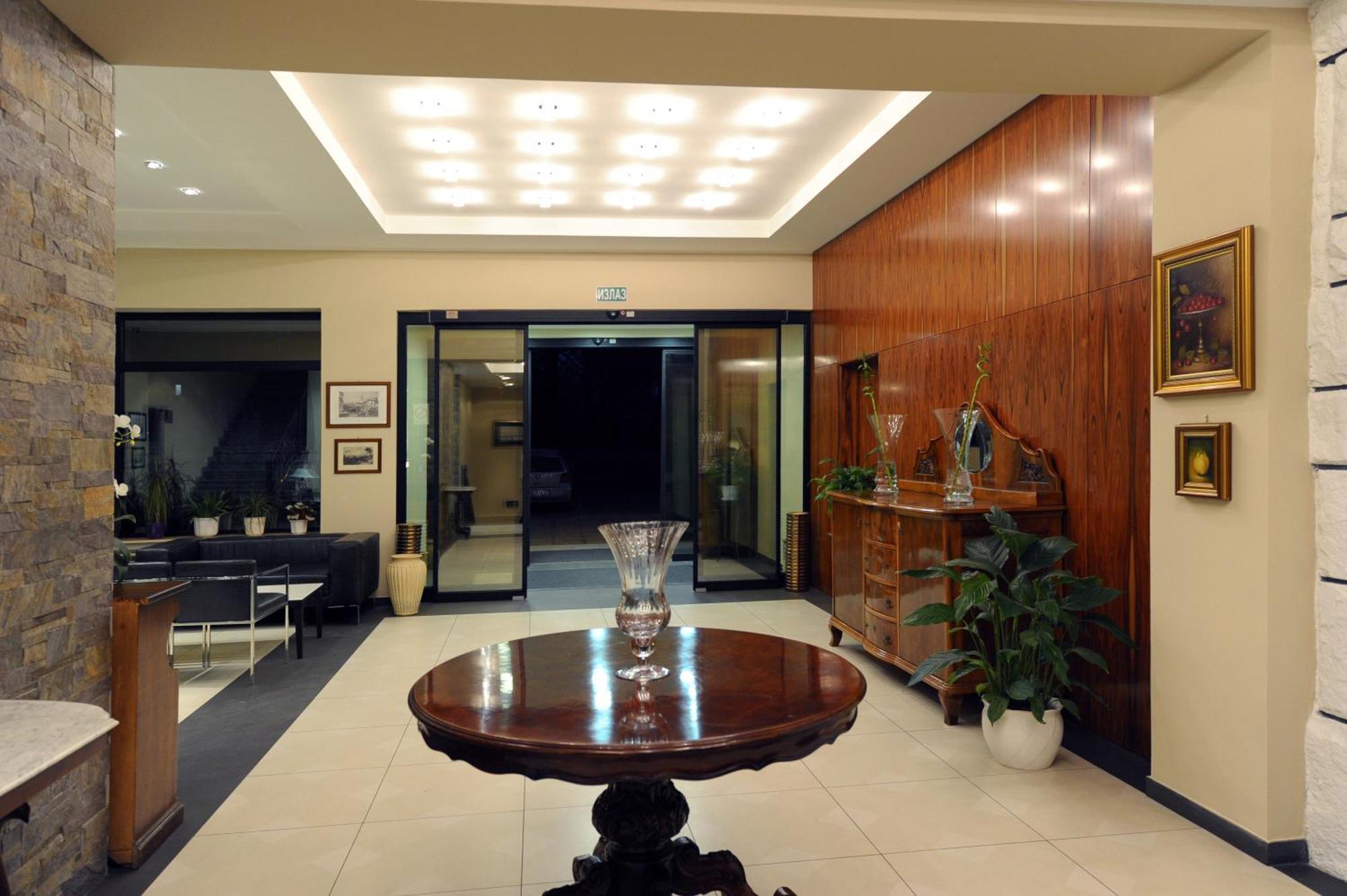 Hotel 1000 Ruza Belgrado Buitenkant foto