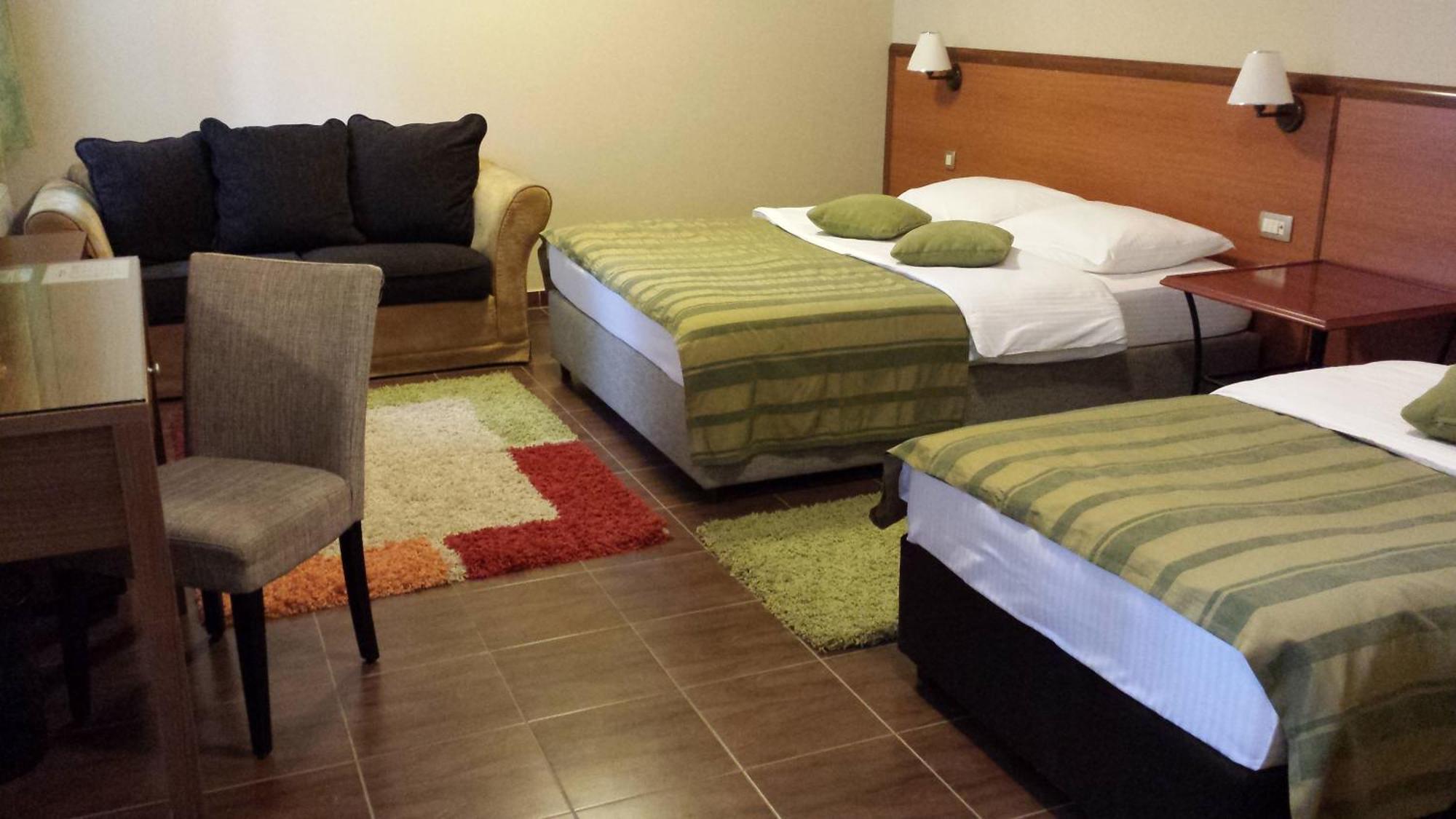 Hotel 1000 Ruza Belgrado Kamer foto