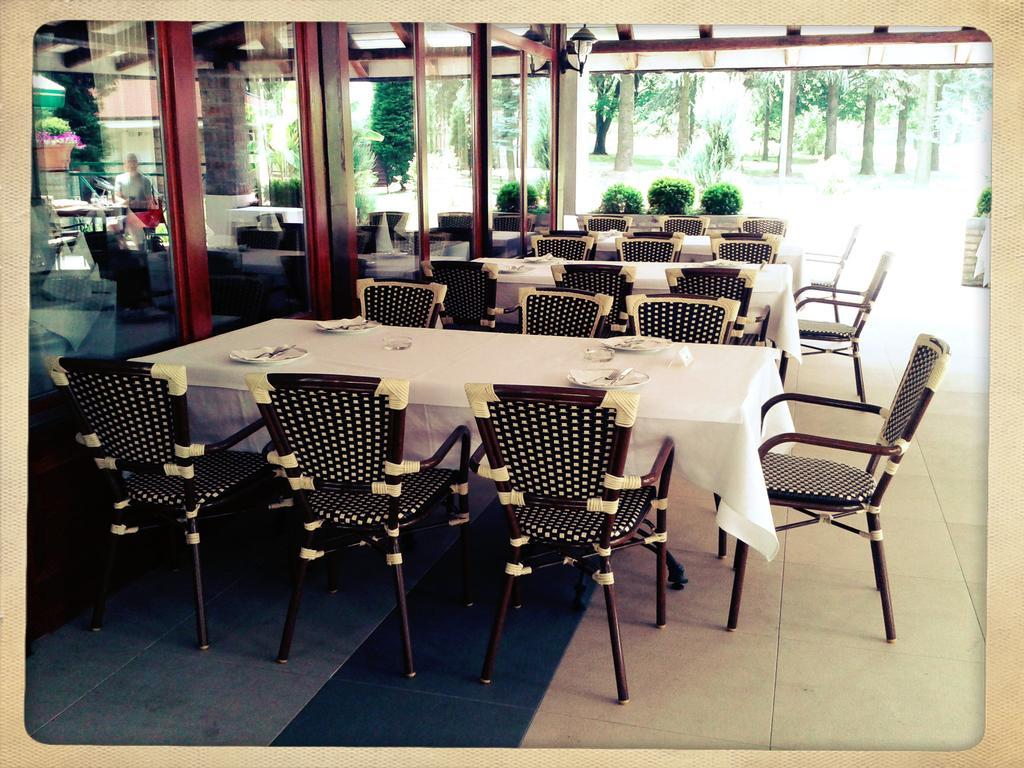 Hotel 1000 Ruza Belgrado Buitenkant foto