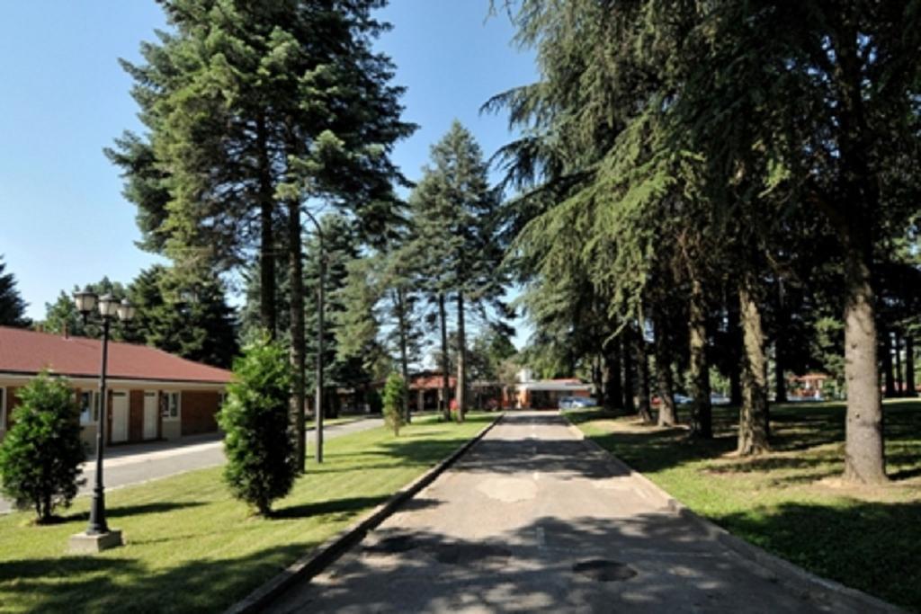 Hotel 1000 Ruza Belgrado Buitenkant foto
