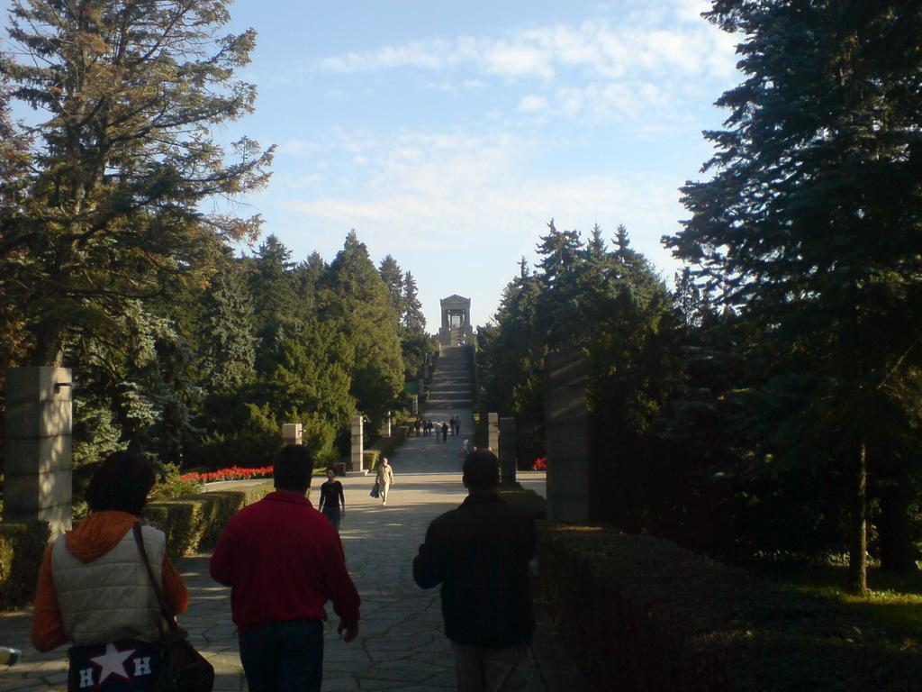 Hotel 1000 Ruza Belgrado Buitenkant foto