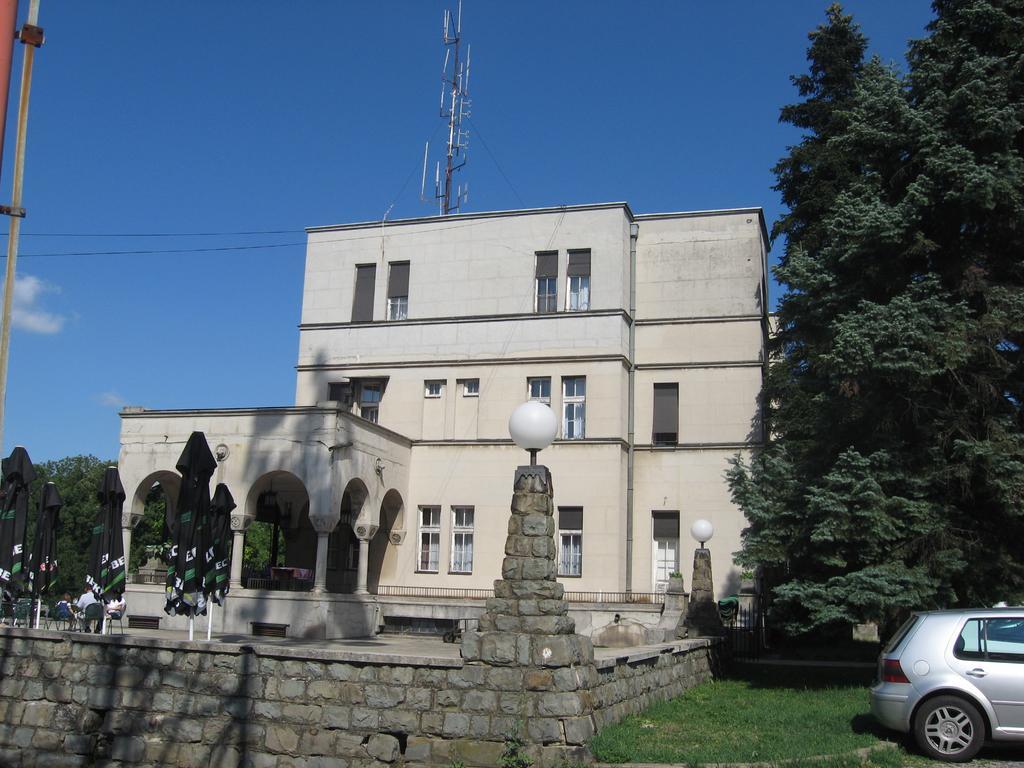 Hotel 1000 Ruza Belgrado Buitenkant foto