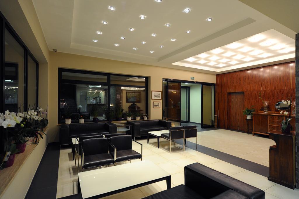 Hotel 1000 Ruza Belgrado Buitenkant foto
