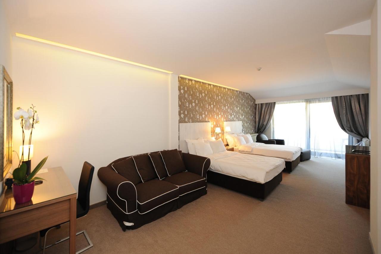Hotel 1000 Ruza Belgrado Kamer foto