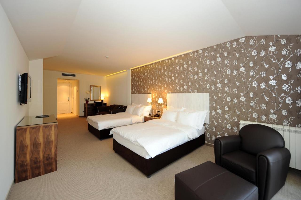 Hotel 1000 Ruza Belgrado Kamer foto
